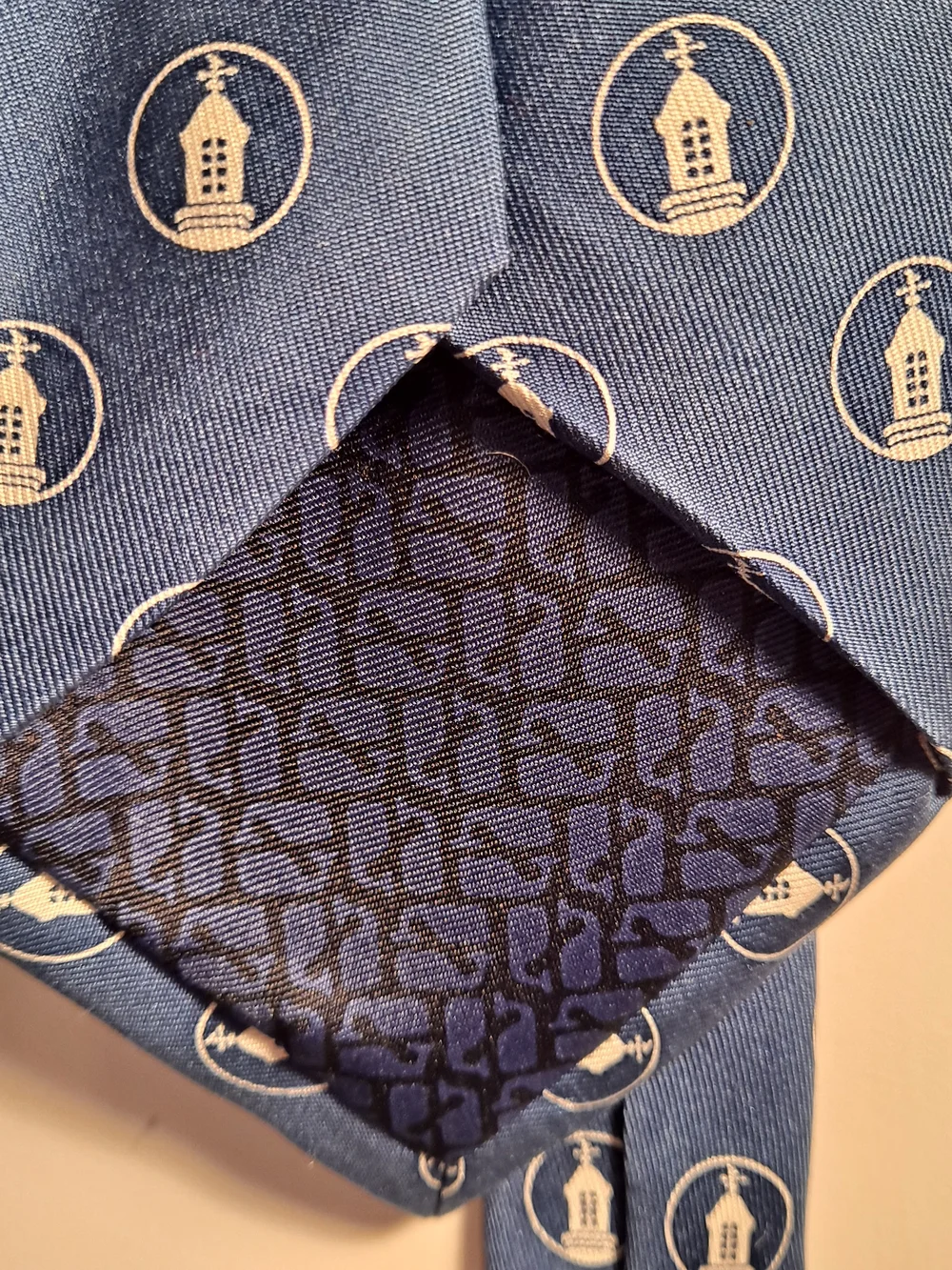 Vineyard Vines Silk Classic Blue White Steeple Pastoral Patterned Men’s Tie